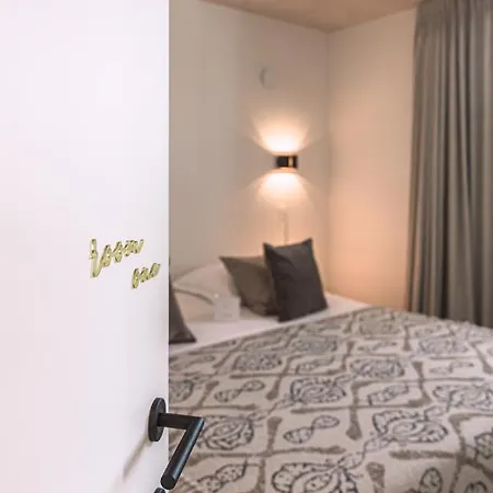 Ivoire By Jeanne Daire